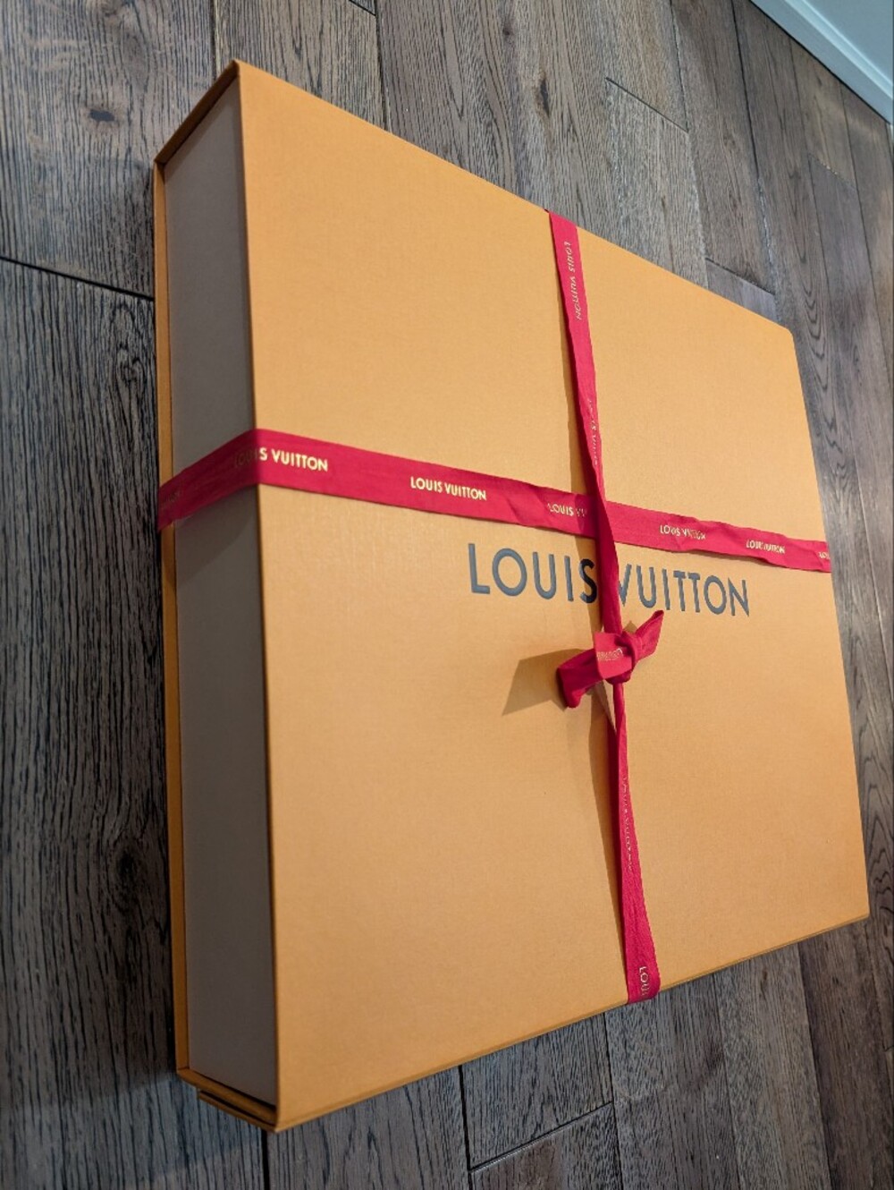 Louis Vuitton Large Box And Wrapping Ribbon ๐ - Picture 2 of 9